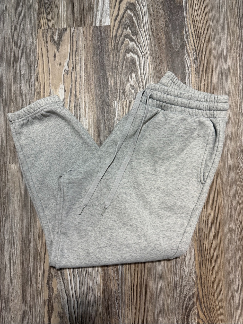 Women’s Fabletics (Size & Brand Tag Removed) Heathered Gray Sweats, best for Med